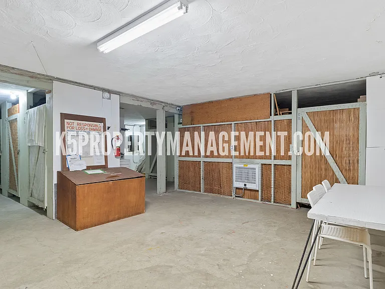 Town and Country Apartments — Photo 23
