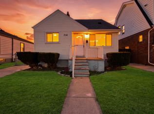 716 Mayflower Ave, Lincoln Park, MI 48146