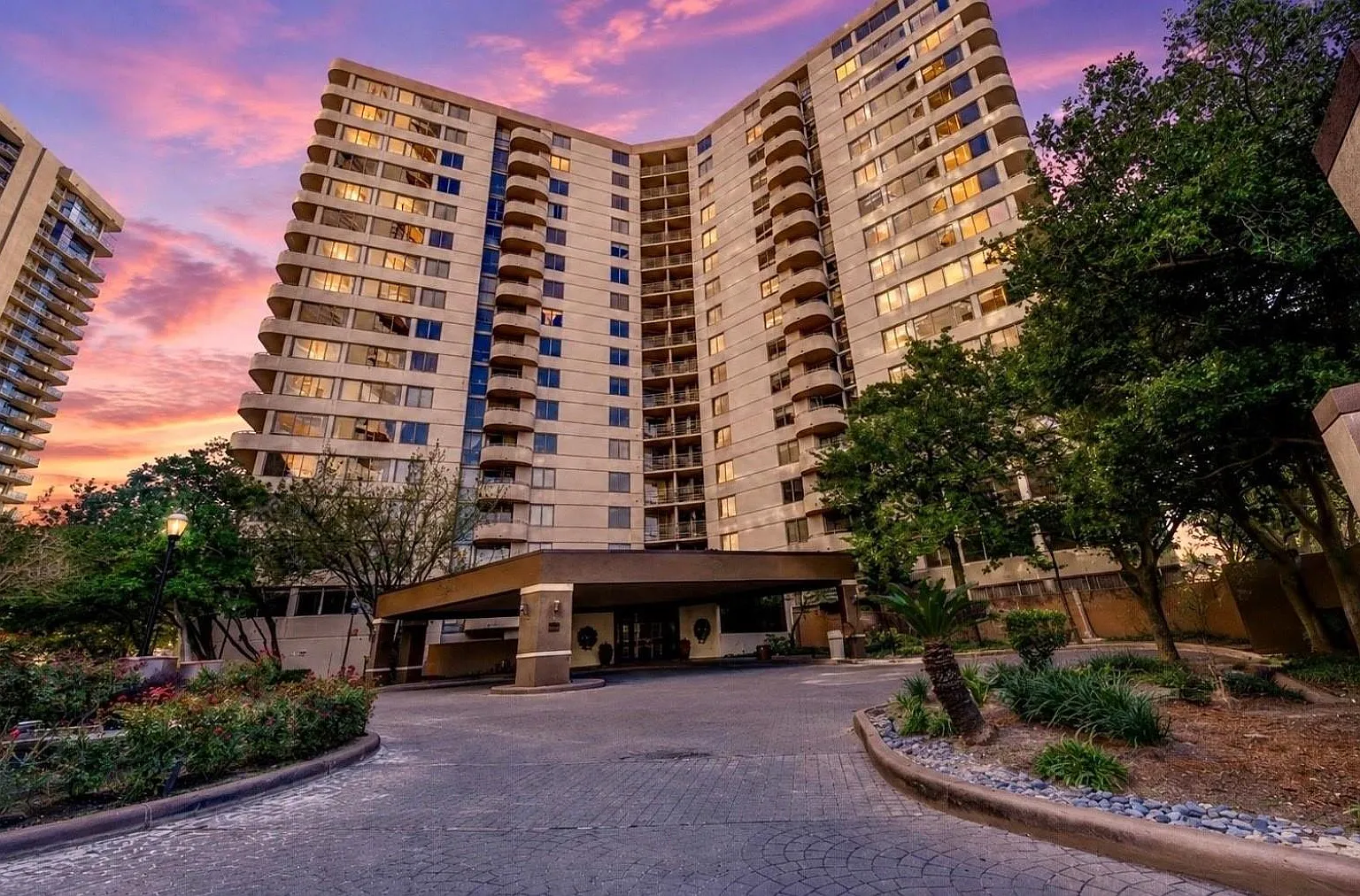 2 bed, 2.0 bath, 1095 sqft, $2,000 — Photo 1