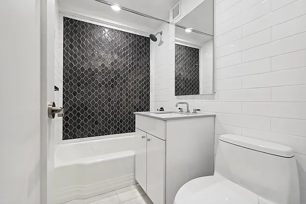 Rented by 165 E 66 Street Residential Owner LLC | media 8