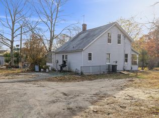 293 Horseblock Rd, Farmingville, NY 11738