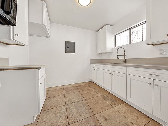 5th image of 10625 Gorman Ave