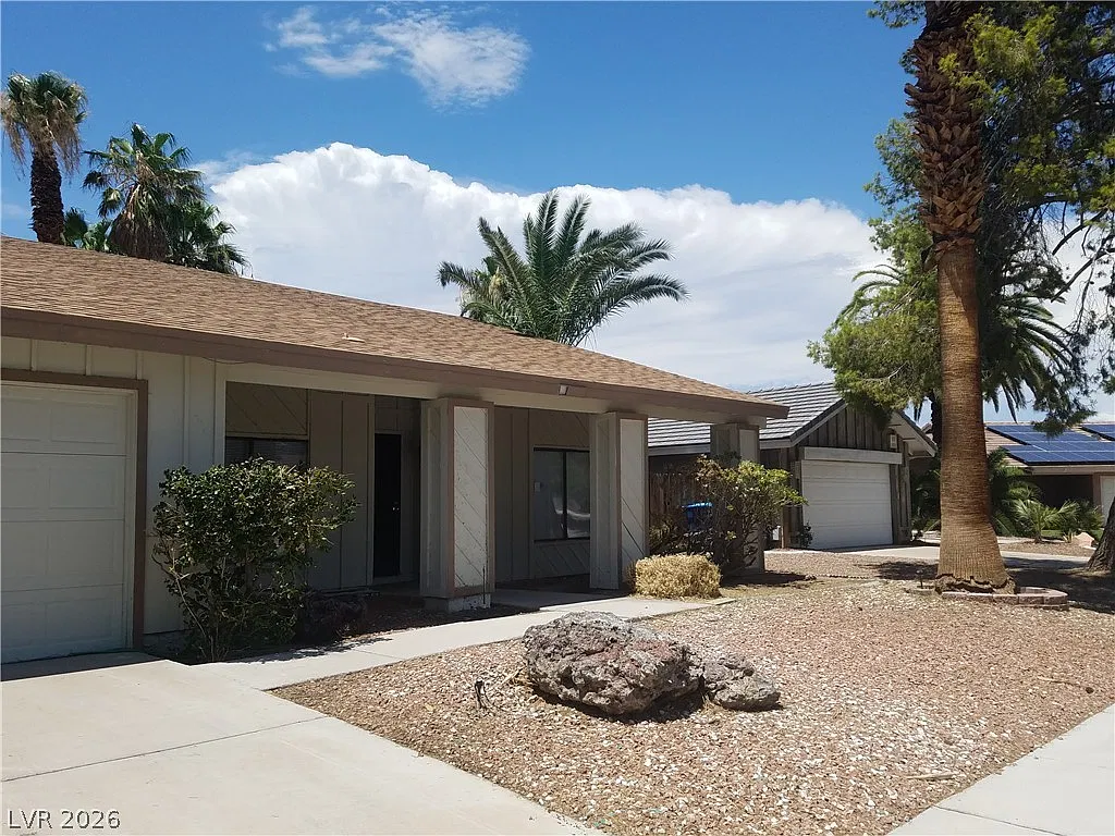 3 bed, 2.0 bath, 2081 sqft, $2,159 — Photo 2