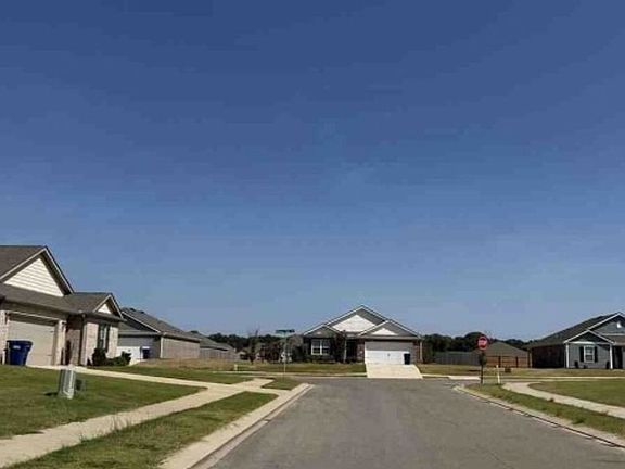 Exterior Neighborhood (street photo)