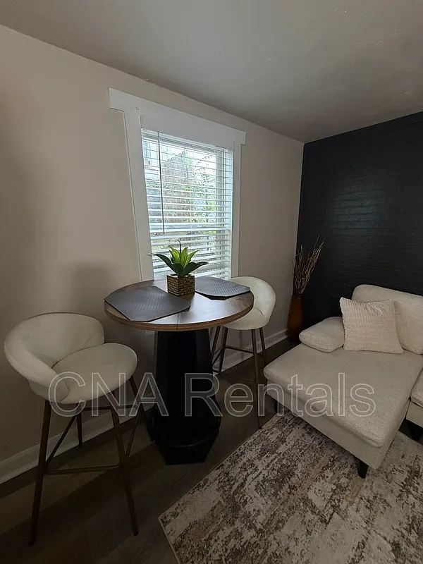 2 bed, 1.0 bath, 1000 sqft, $2,100 — Photo 4