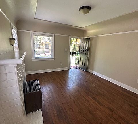 3rd image of 2936 Juniper St #2936