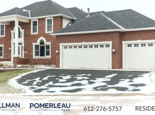 2830 Hillscourte S, Roseville, MN 55113