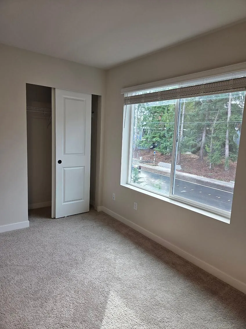 3 bed, 1653 sqft, $3,190 — Photo 4