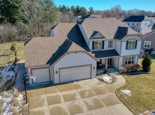 W273N2420 Arlington Ct, Pewaukee, WI 53072