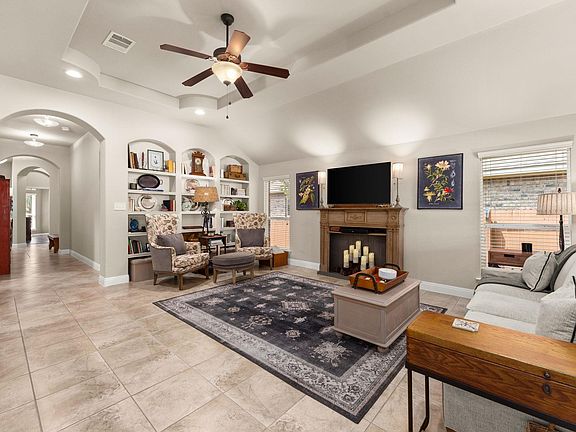 5th image of 215 Choke Canyon Ln