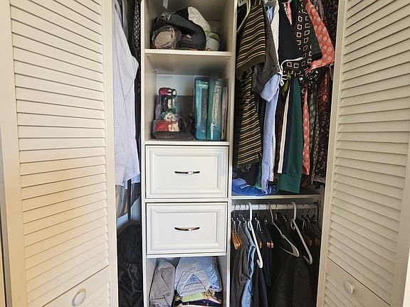 5th image of 5 Alton Ct APT 6