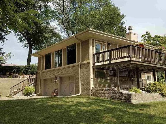 3rd image of 3202 Laurel Ave