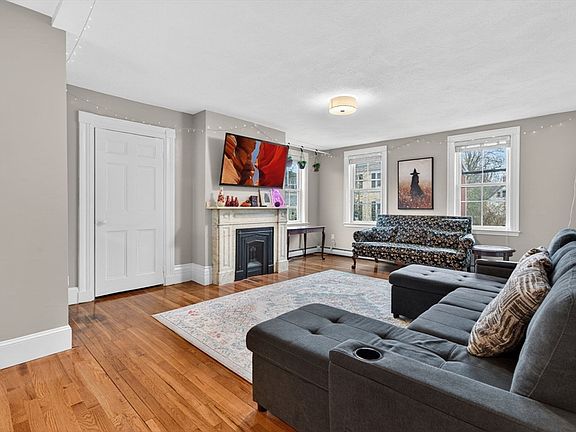 4th image of 49 Essex St #2R