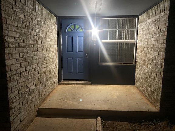 2nd image of 3941 SE 14th Pl