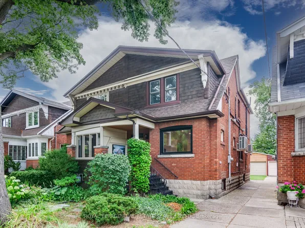 23 Kings Park Blvd #L, Toronto, ON M4J 2B7