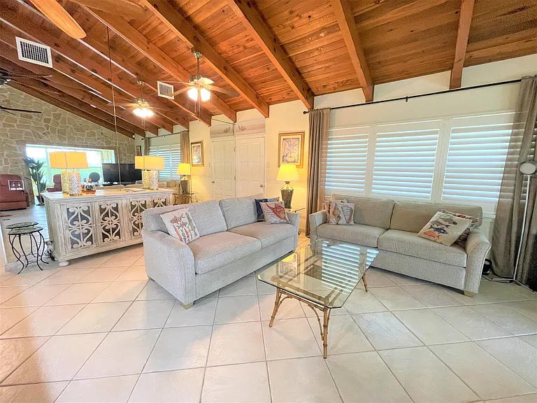 1145 Lagoon Dr — Photo 9