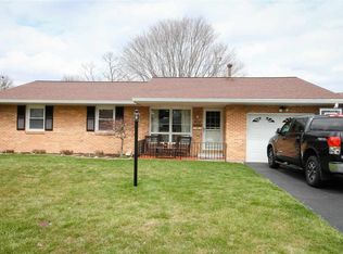 180 Half Moon St, Lincoln, IL 62656