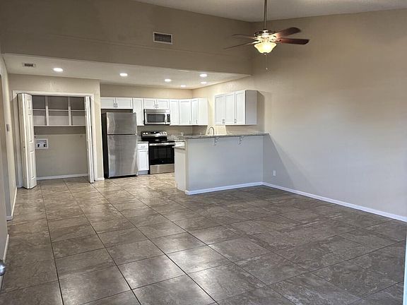 2nd image of 123 N Glenwood Dr APT C