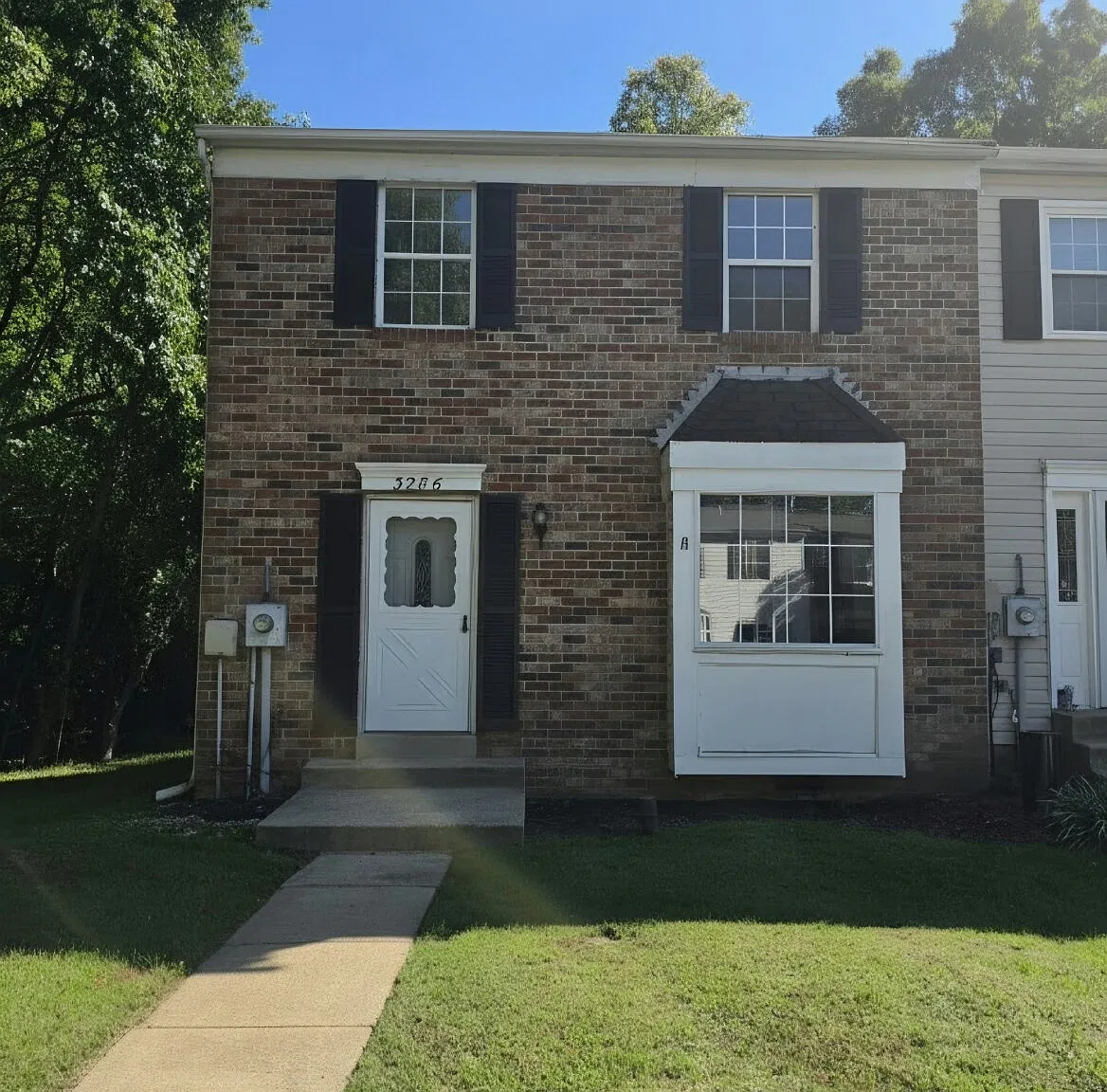 3 bed, 2.5 bath, 1239 sqft, $2,200 — Photo 2