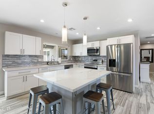 2418 W CALAVAR Road, Phoenix, AZ 85023