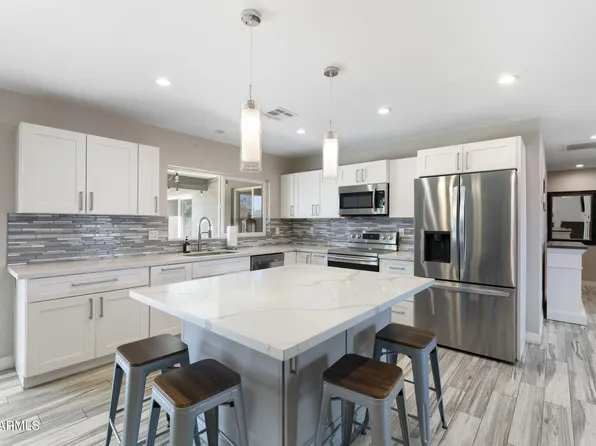 2418 W CALAVAR Road, Phoenix, AZ 85023