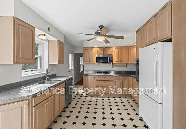 3548 N Valley St — Photo 10