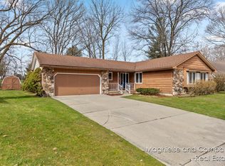 2101 Pinnacle Dr SW, Wyoming, MI 49519