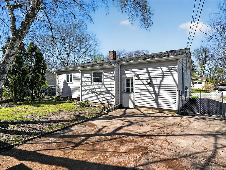 761 Elmwood Dr — Photo 16