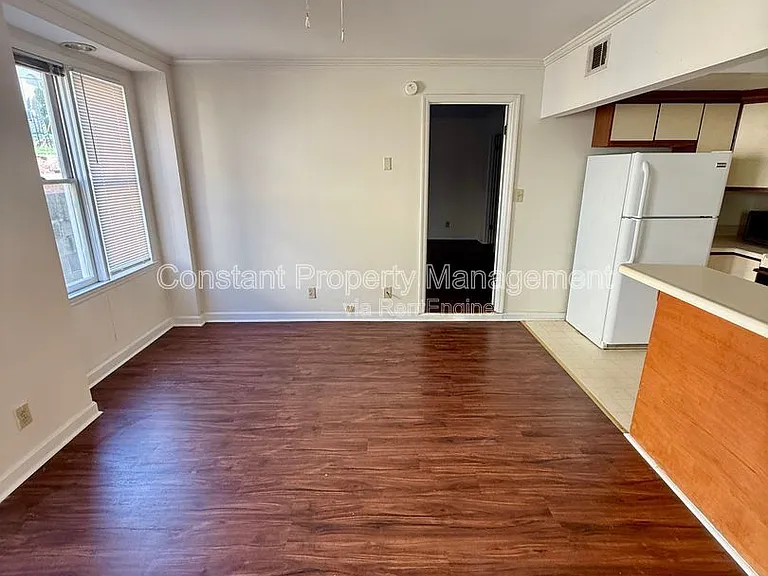 1031 Bond St #3 — Photo 3