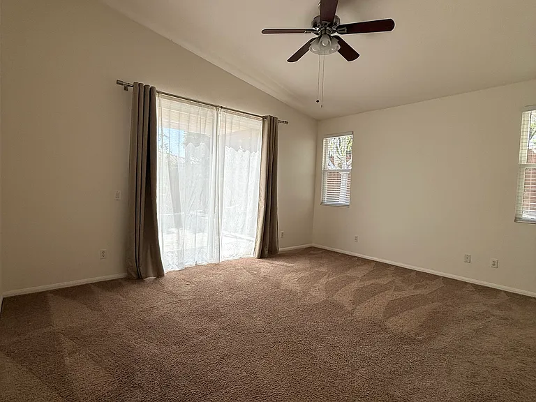 556 Rocking Horse Dr — Photo 12