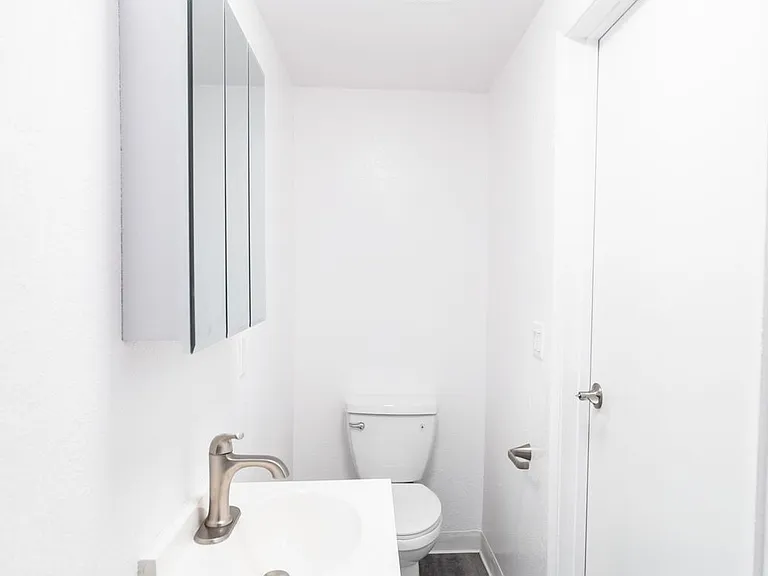 226 South Serrano — Photo 10