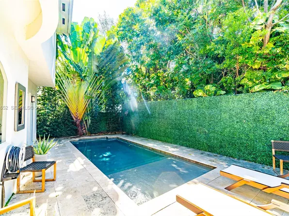 2752 Brickell Ct, Miami, FL 33129