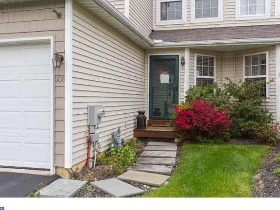 3rd image of 108 Danielle Ln