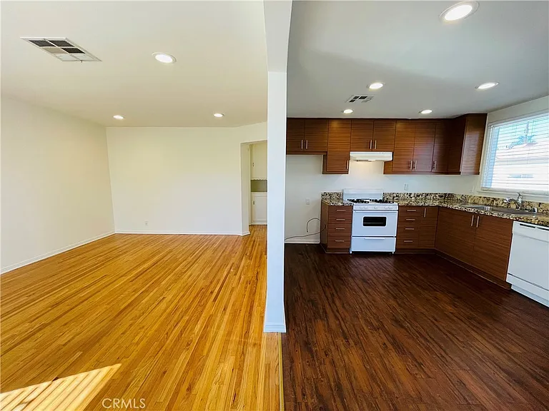 8465 Quartz Ave — Photo 5