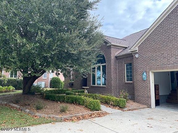 3rd image of 906 Diamond Ct