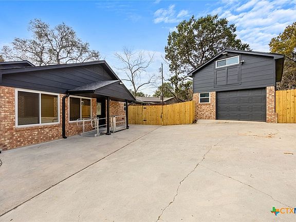 5th image of 1202 Tanglewood Ct