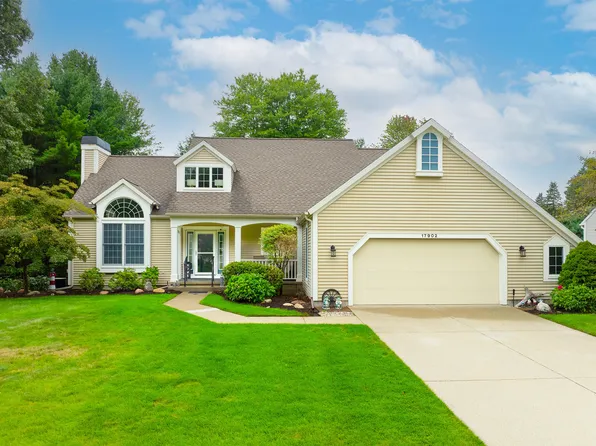17902 Wildwood Springs Pkwy, Spring Lake, MI 49456