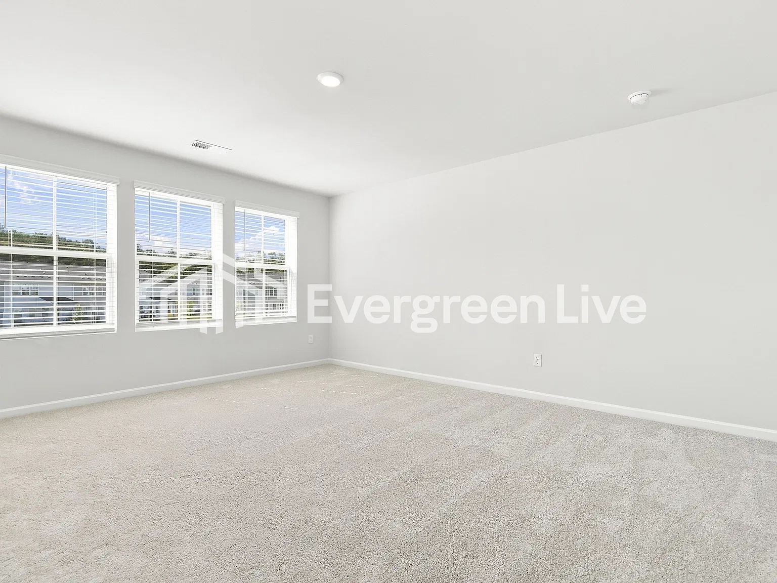 3 bed, 3.0 bath, 1935 sqft, $2,220 — Photo 4