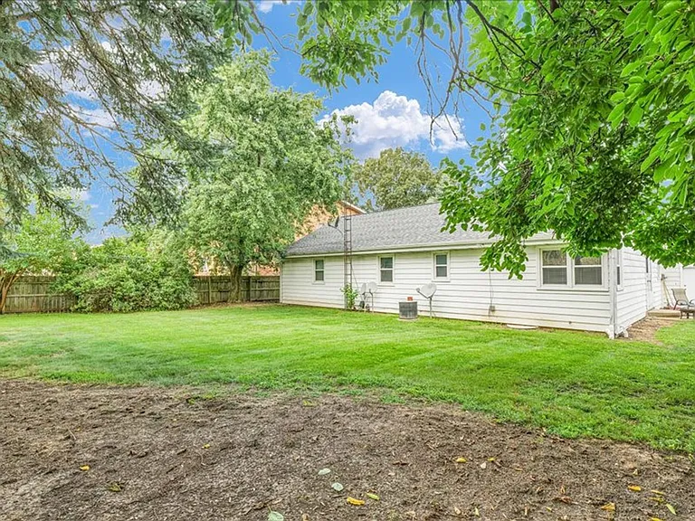 315 Riley Dr — Photo 11