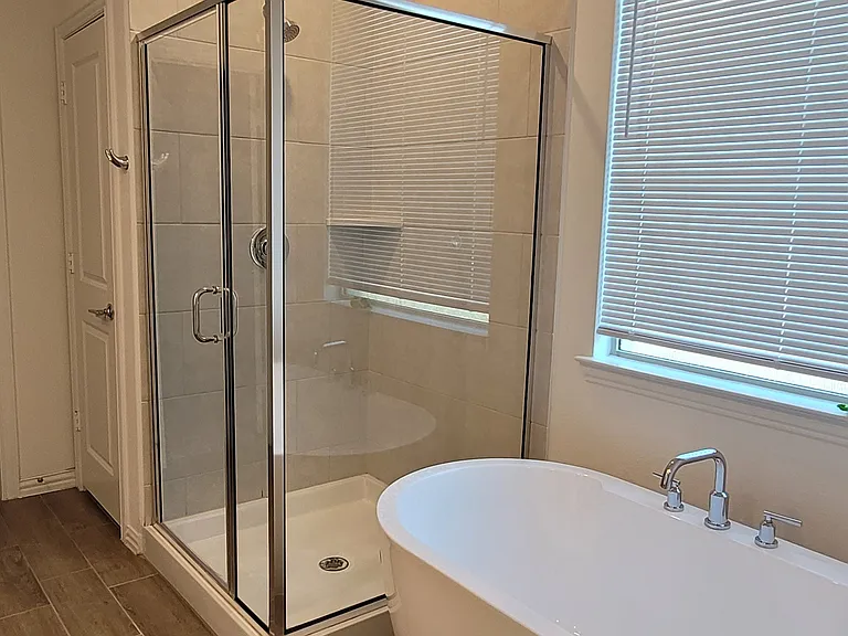 913 Rosebay Dr — Photo 15