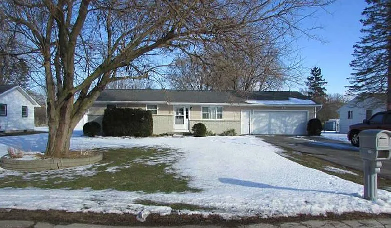 1143 Andrew St photo 1