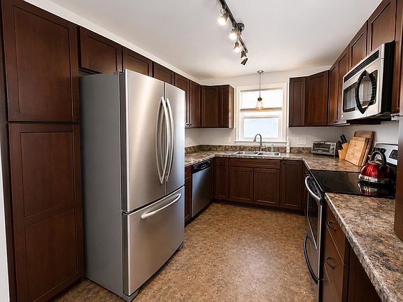 3rd image of 15 Hermanson Street