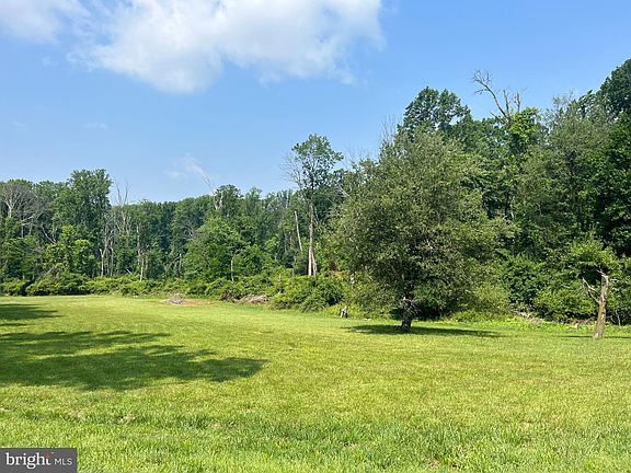 2nd image of 21 Wild Forest Dr