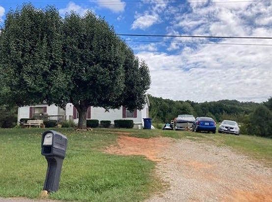 3rd image of 8016 N Highway 39