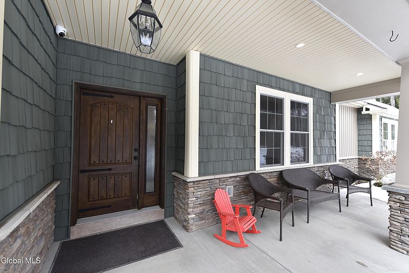 5th image of 421 Allen Road