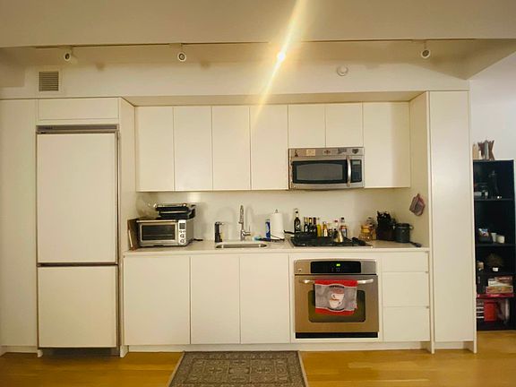 4th image of 90 William St APT 6F