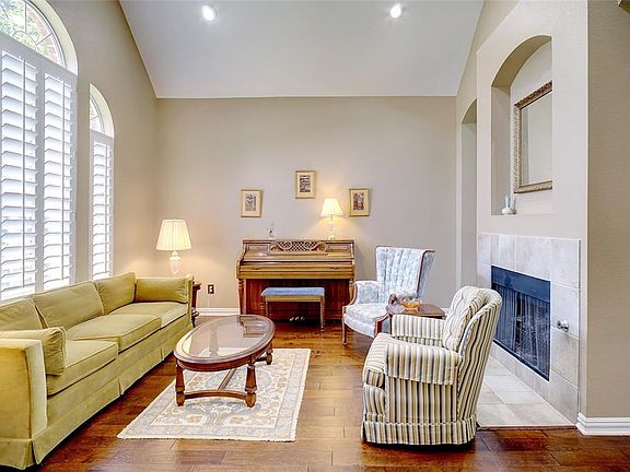 3rd image of 208 Mill Wood Ct