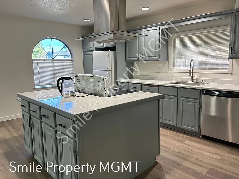 6555 SE 97th Ave — Photo 4