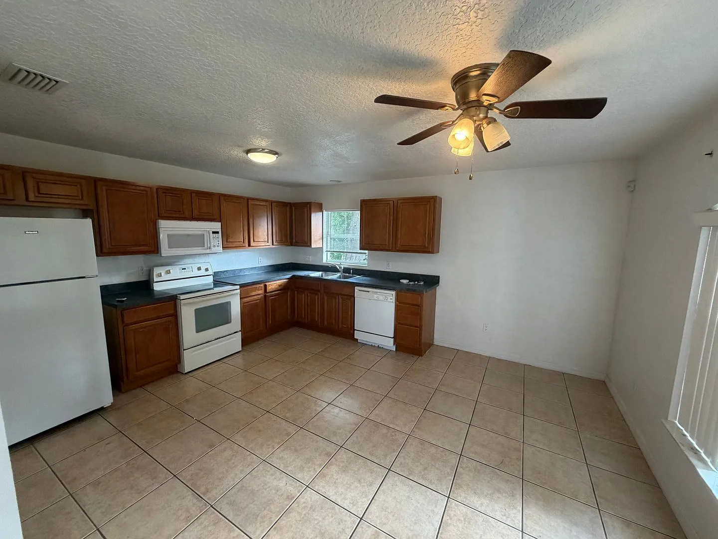 2 Bedroom, 2 Bath, 1 Car Garage Duplex In Holly Hill — Photo 4