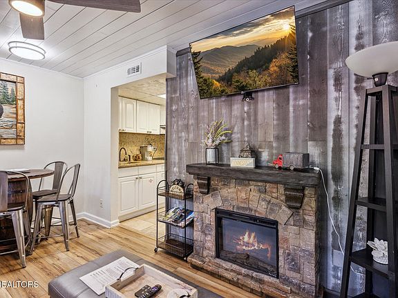 5th image of 685 River Rd Unit 304